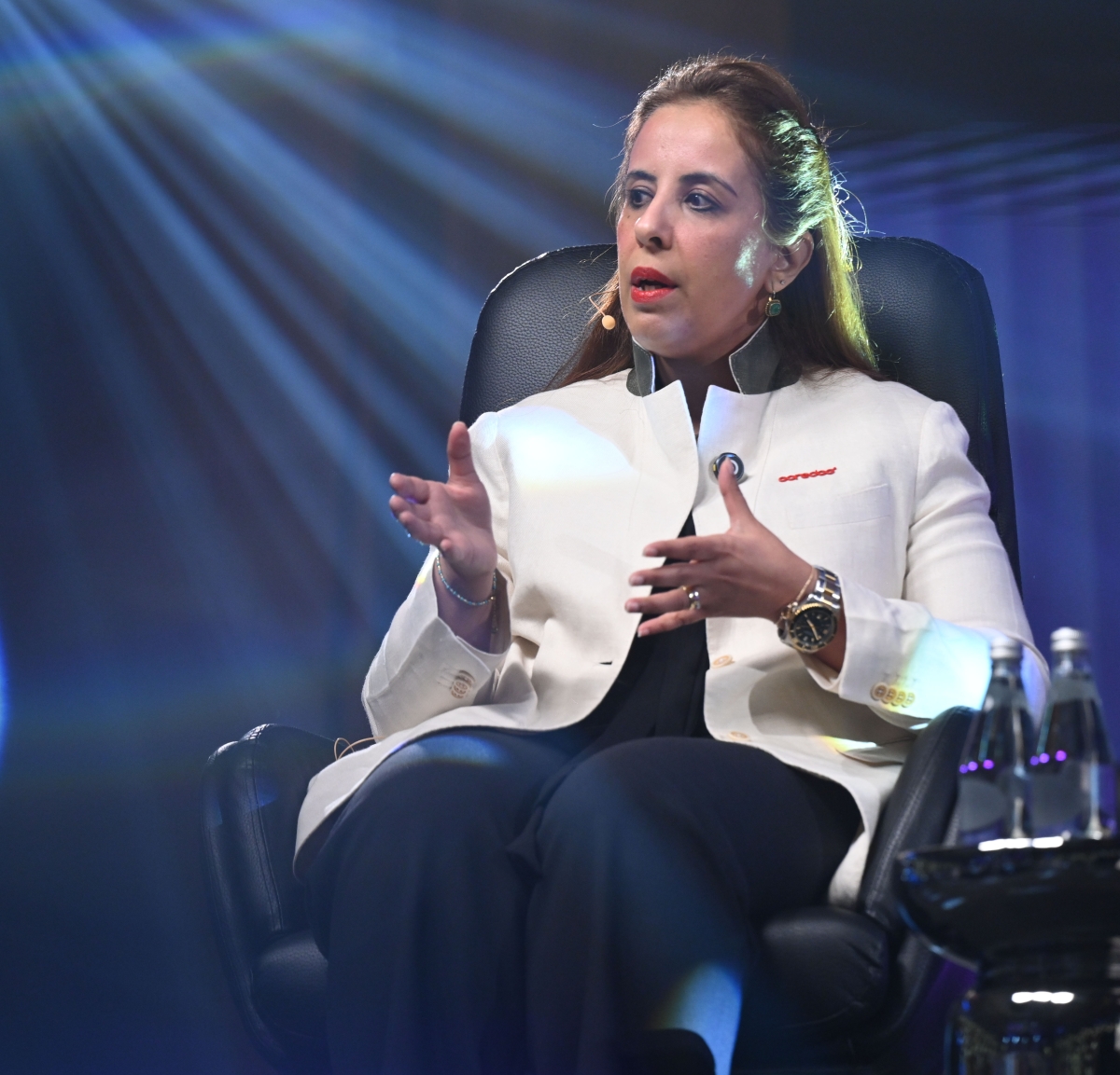 نوف المشعان تتحدث في الجلسة الخاصة بالمنصات الكويتية