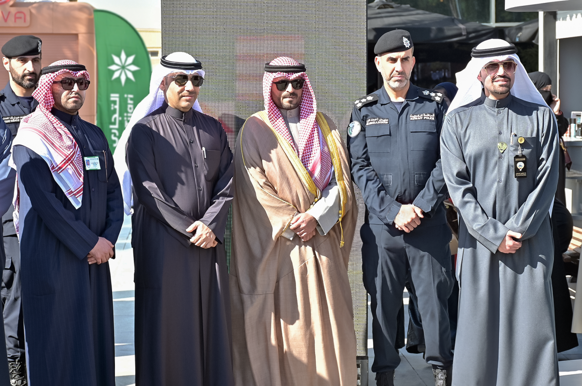 صباح بدر الصباح يتوسّط الحضور في المعرض