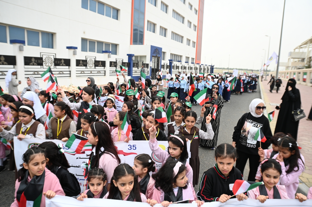 مسيرة احتفالية لزهرات المدارس 