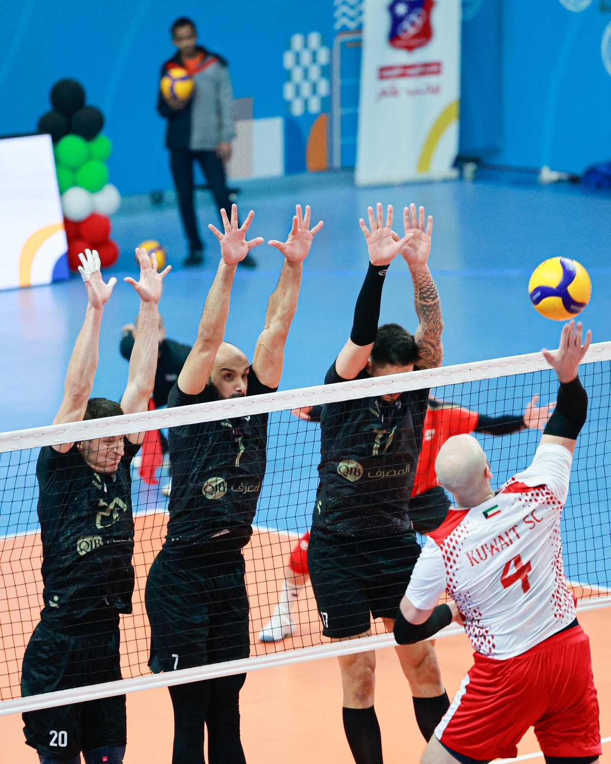 جانب من لقاء «الكويت» والريان