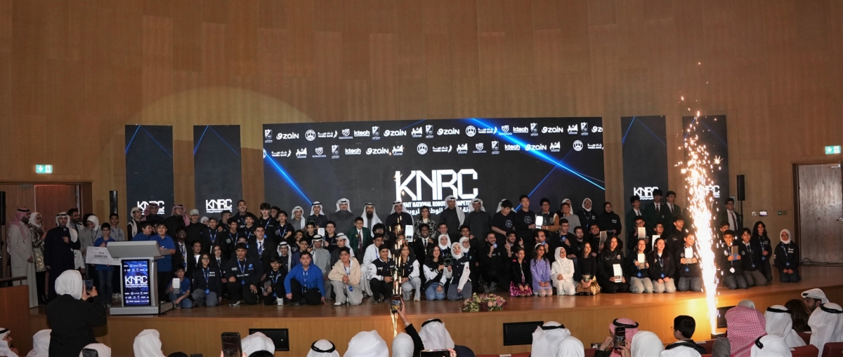 الفائزون في لقطة جماعية