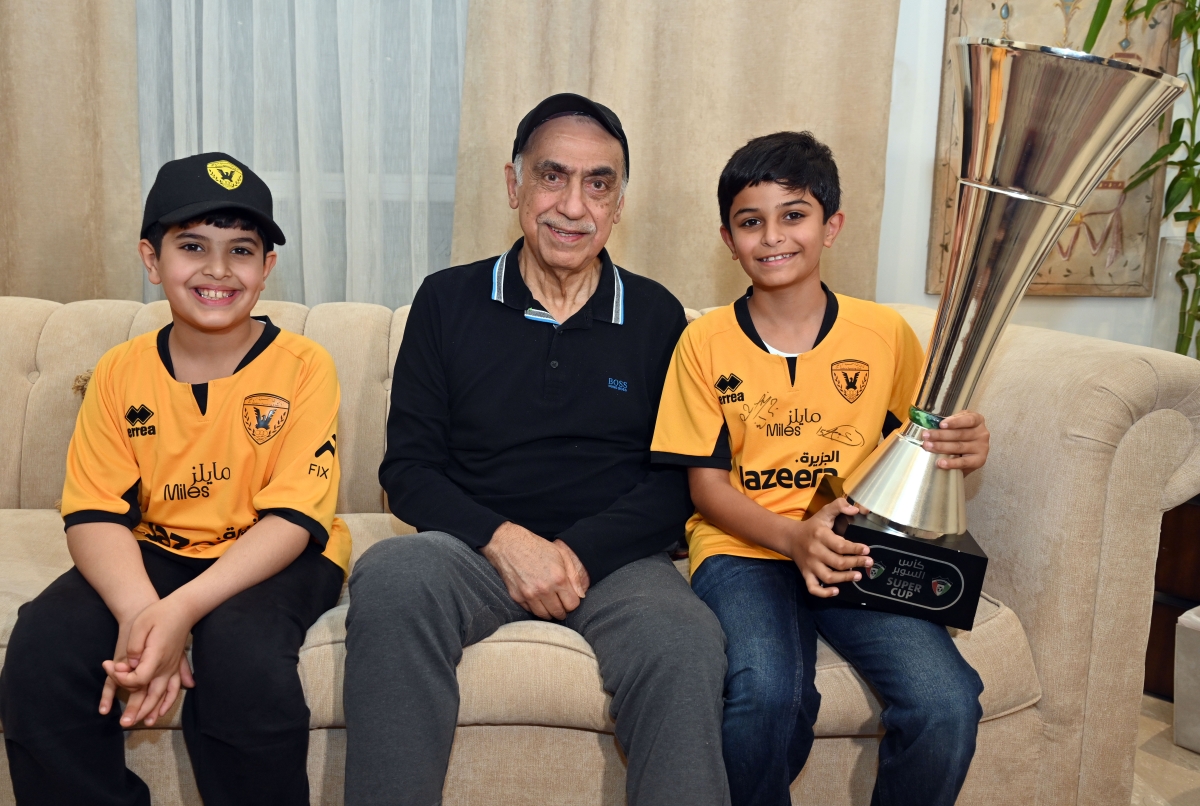 القدساويان الصغيران عثمان الوقيان ونايف بوشيبه مع «المرعب»