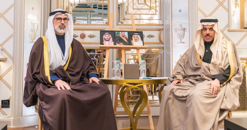 الكويت – واستعرض وزير الخارجية مع نظيره السعودي سبل تعزيز العلاقات بين البلدين