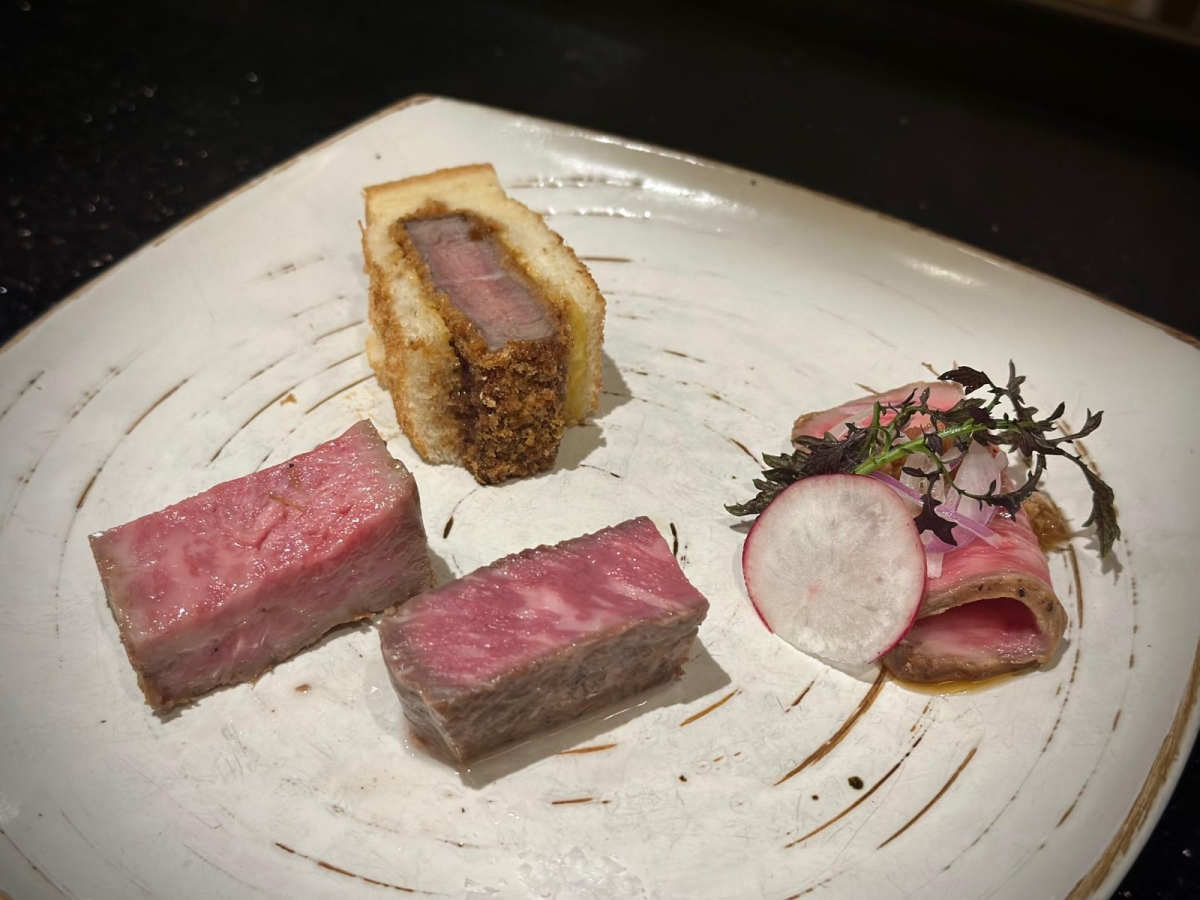 عرض حي لطهي وتقديم لحم الواغيو