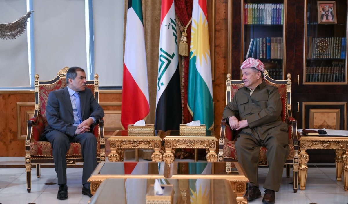 مسعود بارزاني مستقبلاً السفير الزمان