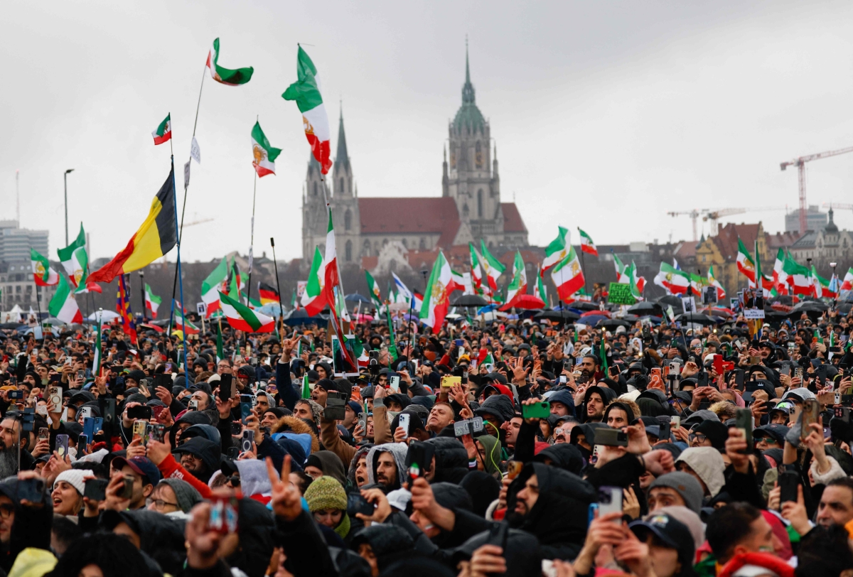 تظاهرة ضد السلطات الإيرانية في ميونخ (أ ف ب)