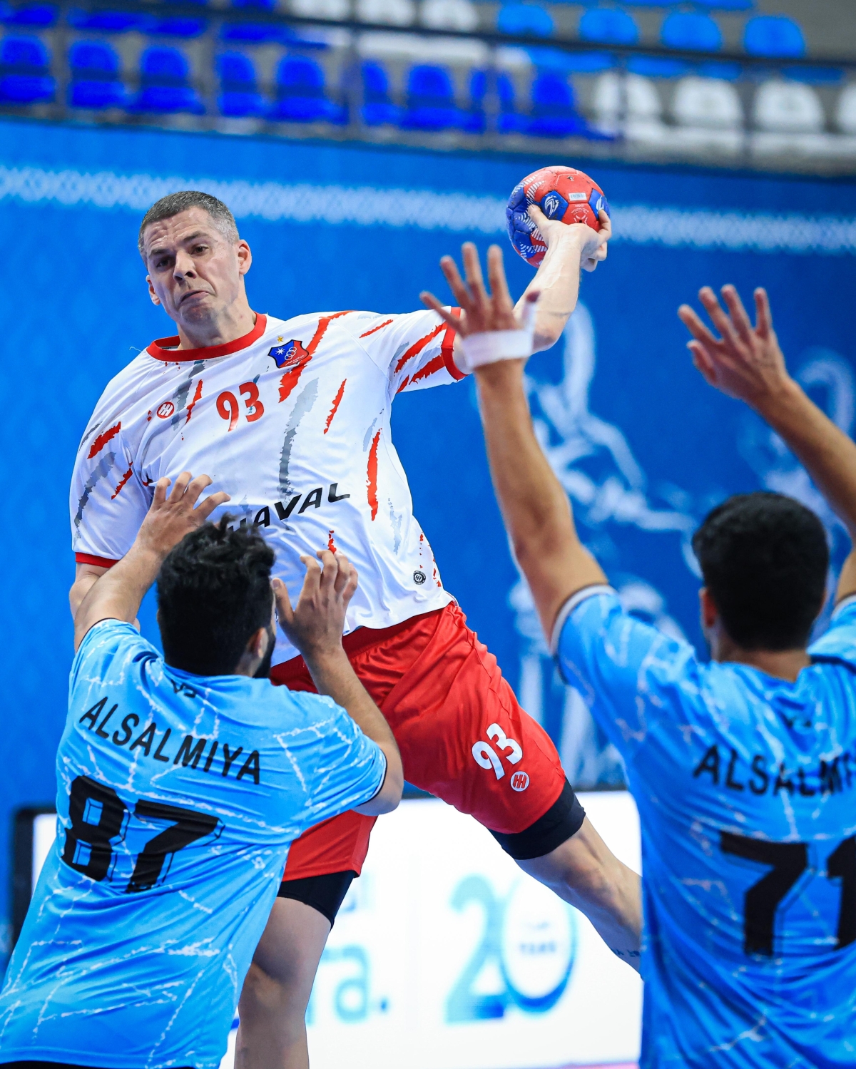 «الكويت» في المباراة مع السالمية