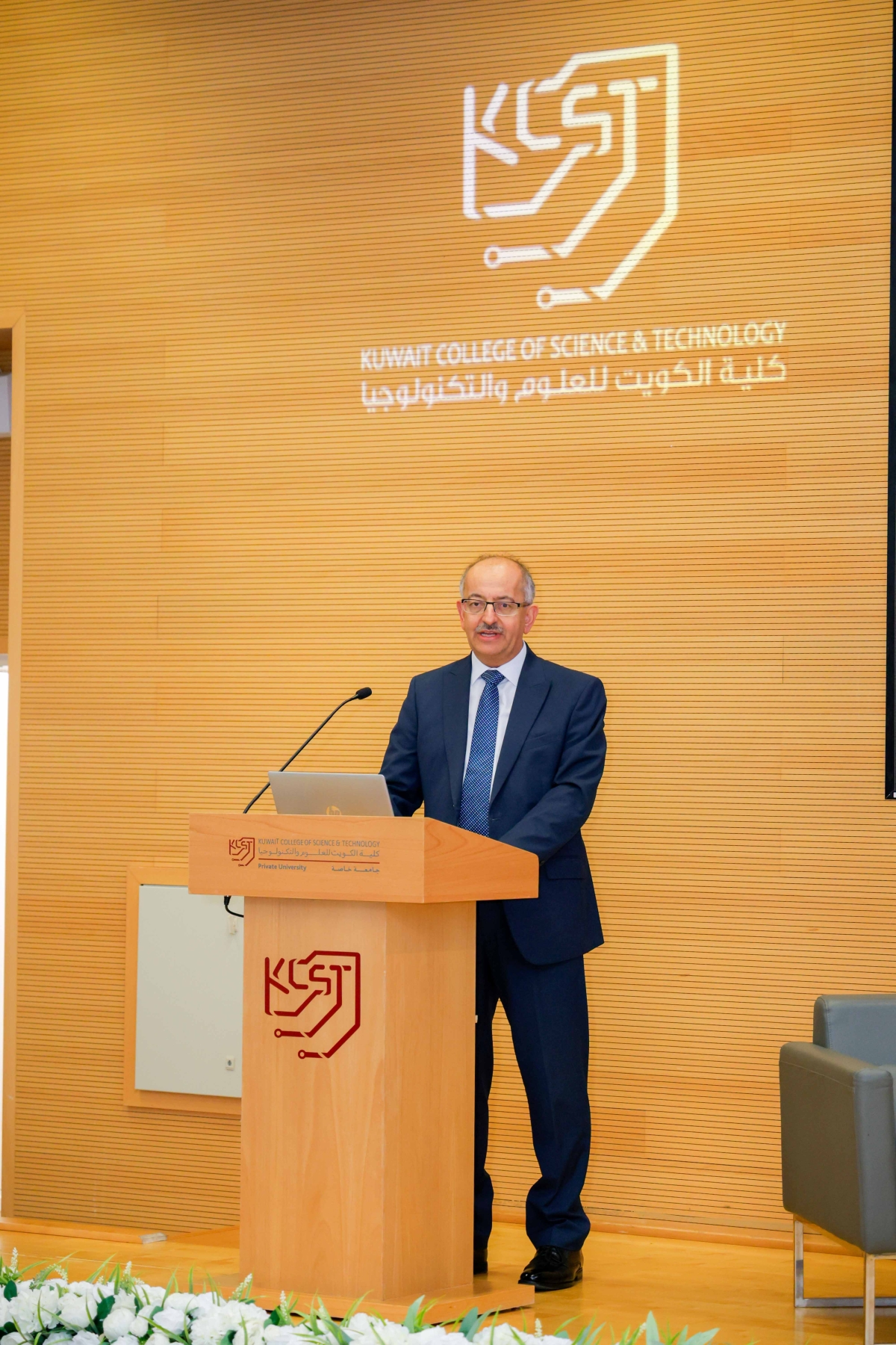 خالد البقاعين ملقياً كلمته