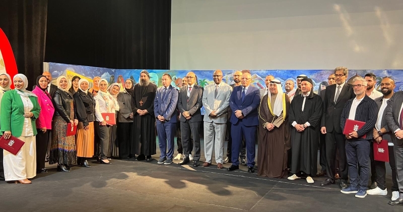 الكويت – 45 فناناً وفنانة من مصر والكويت يصنعون جدارية مشتركة بعنوان “معاً في حب الكويت”