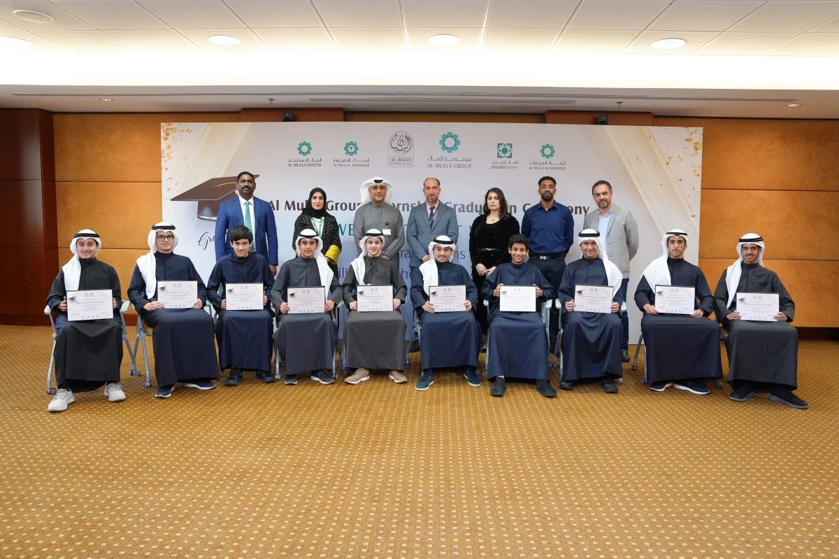 ...ومع الطلاب المكرمين 