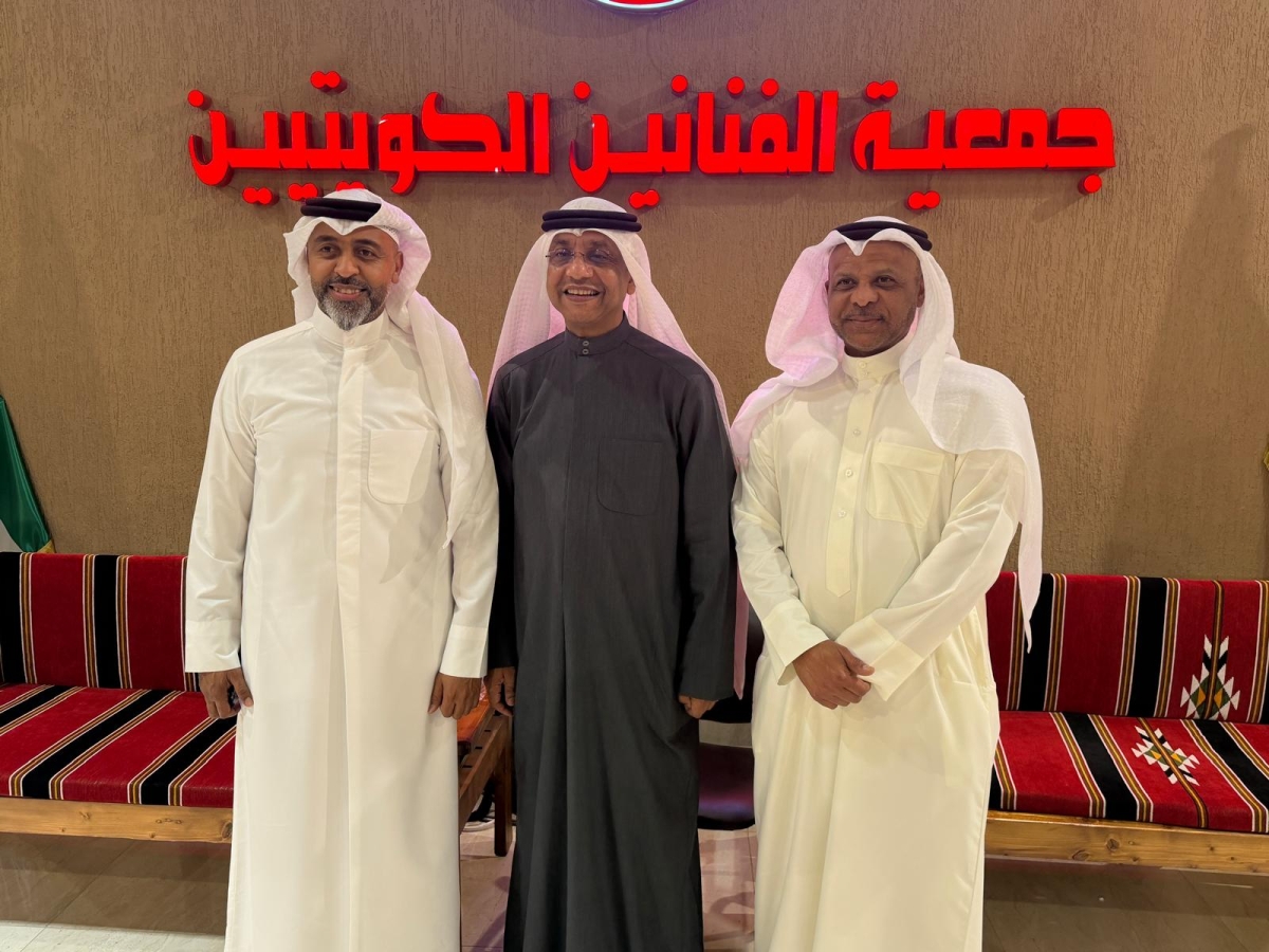 زبير العميري متوسطاً حمد الشيخ وإبراهيم الرويعي