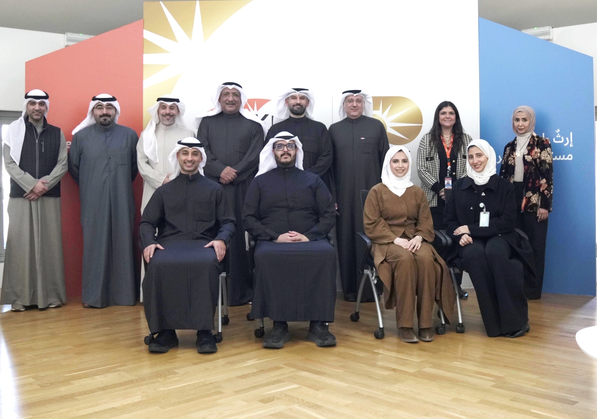 مسؤولون من «بيت التمويل» و«التقدم العلمي» مع المتدربين