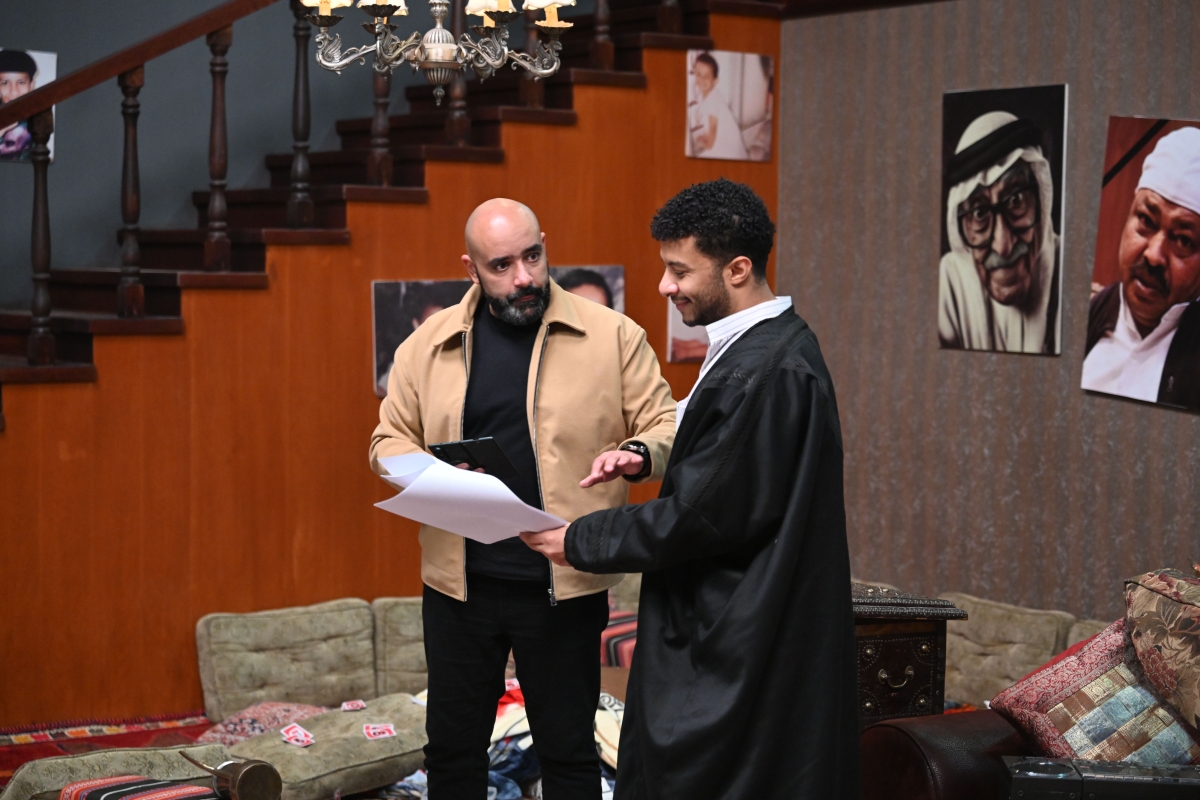 المخرج يعطي ملاحظاته الأخيرة لمشاري