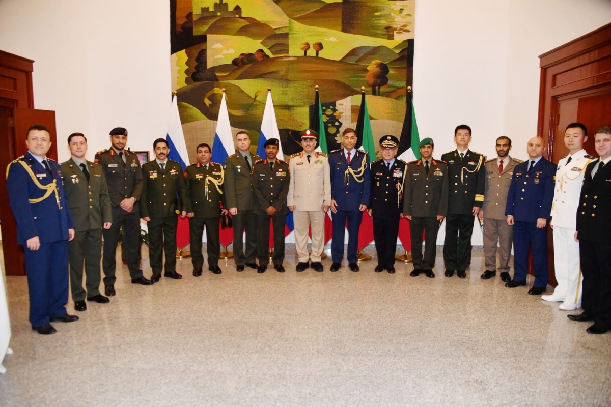 المُلحقون العسكريون لدى البلاد