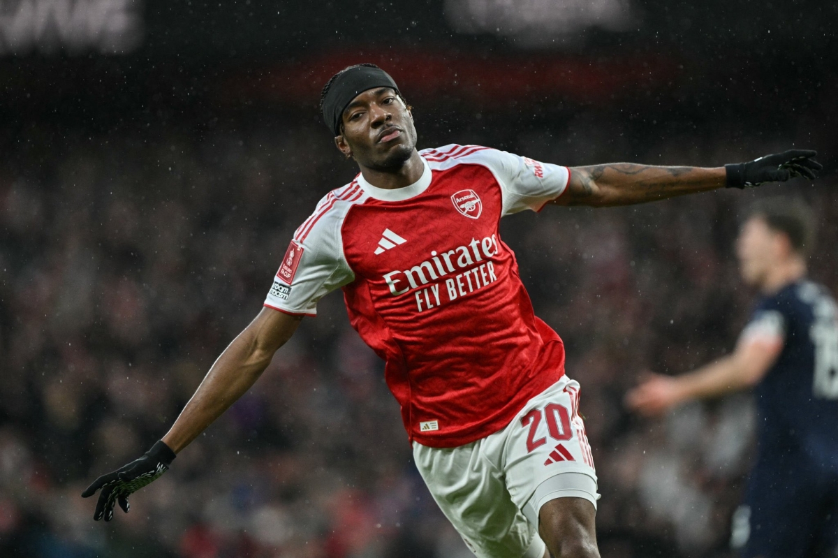 نوني مادويكي محتفلاً بهدفه في ويغان