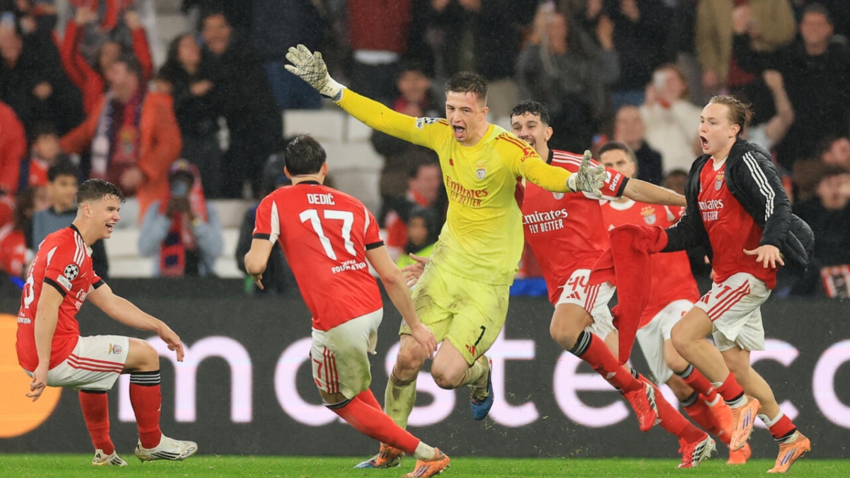 أناتولي تروبين محتفلاً بهدفه في مرمى ريال مدريد