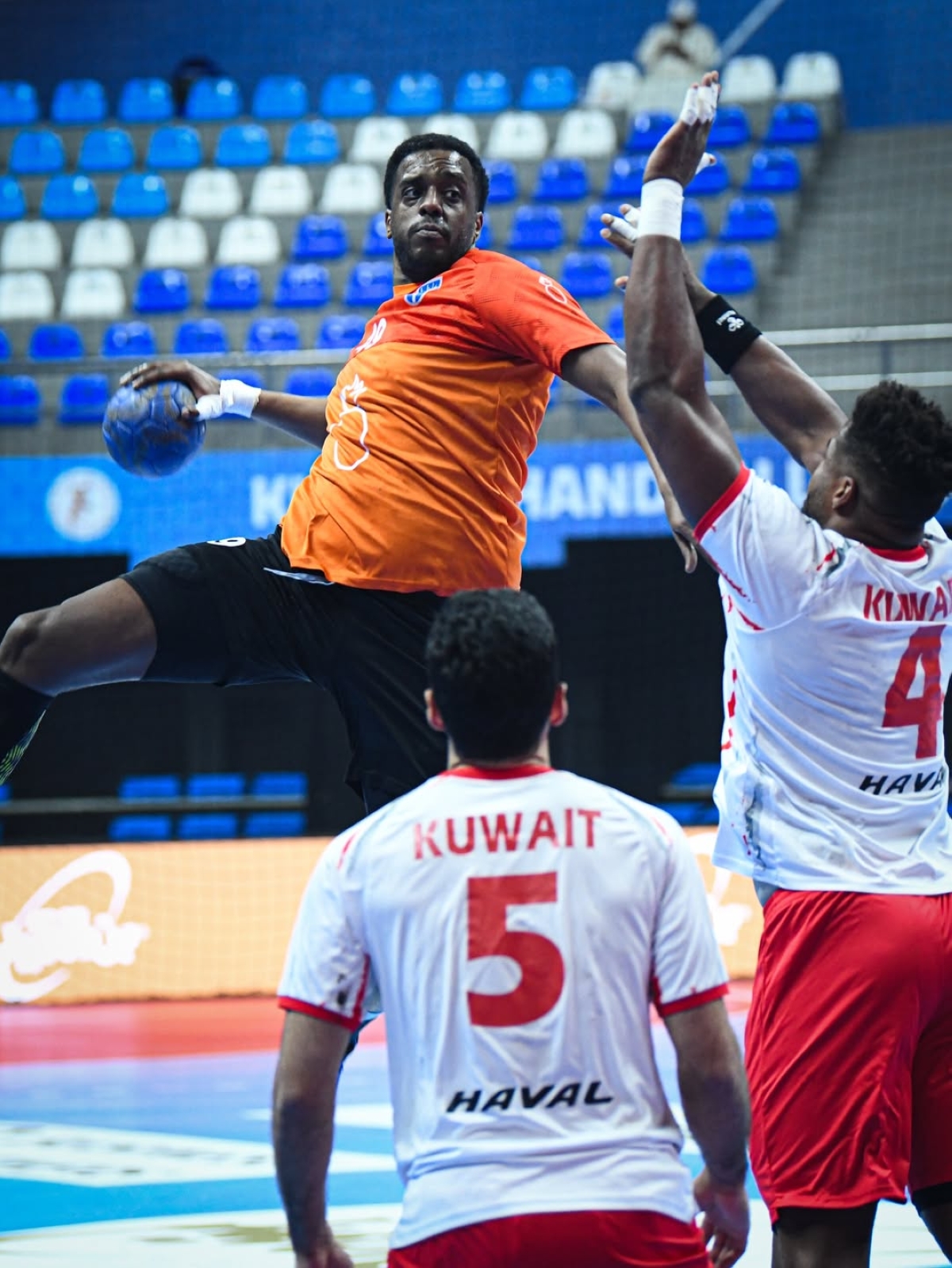 من مباراة كاظمة والكويت