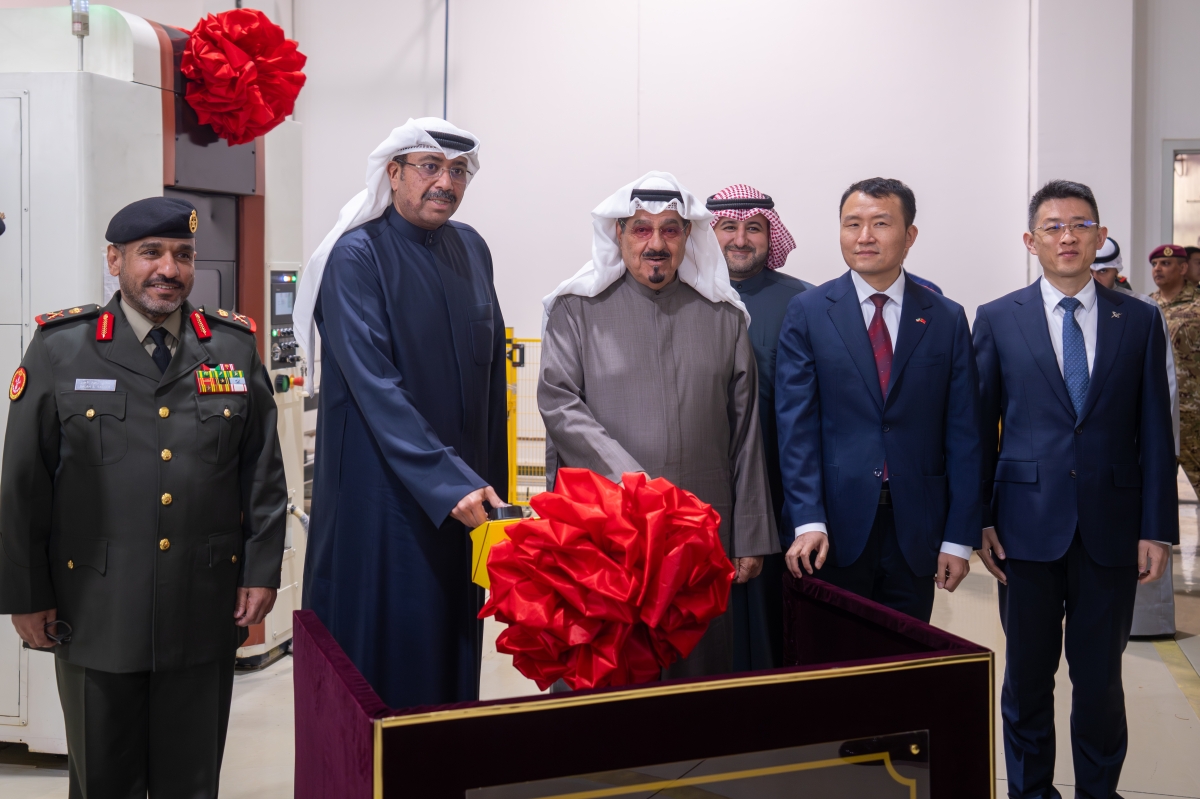 العبدالله يضغط زر التشغيل بحضور العلي والمشعل