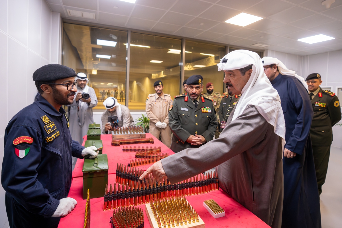 رئيس الوزراء خلال الجولة الميدانية داخل مصنع الذخائر الخفيفة