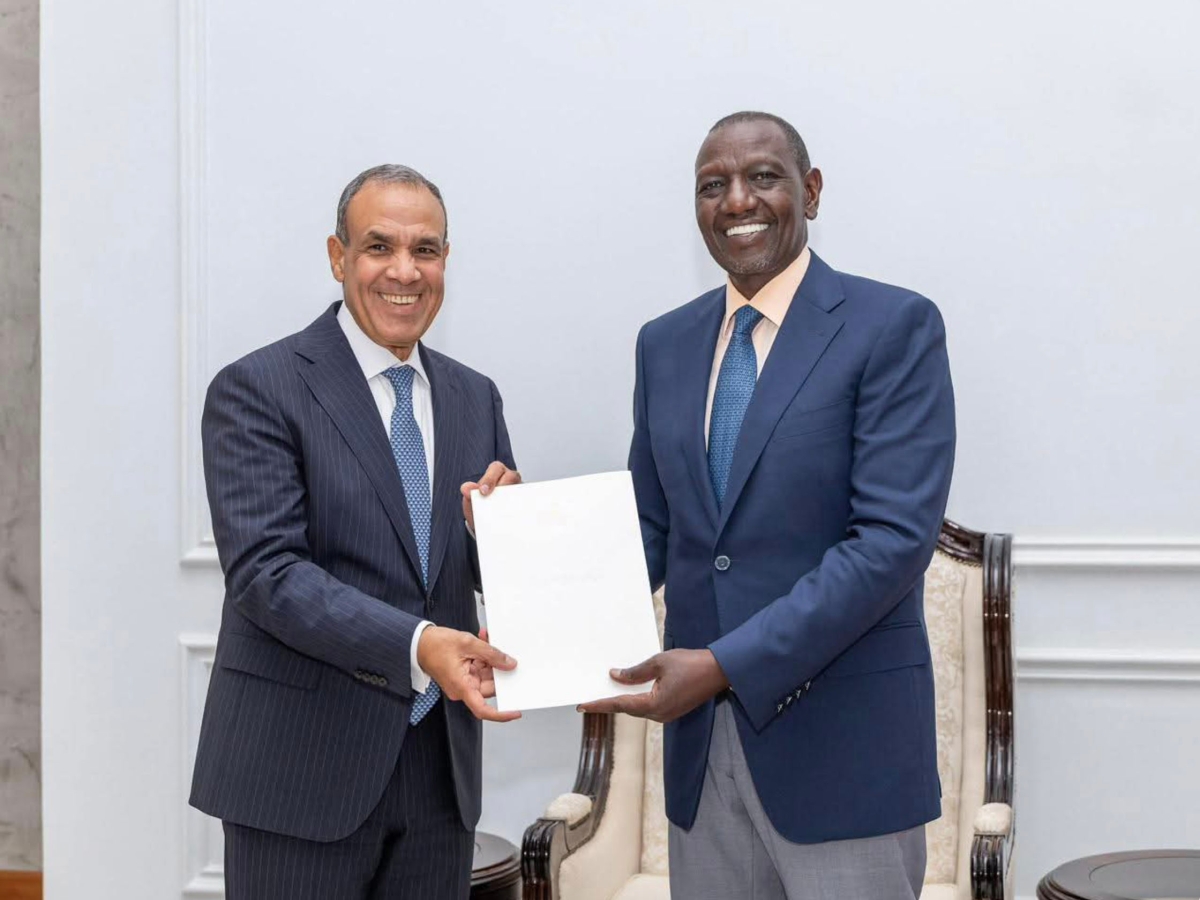 الرئيس الكيني يتسلّم رسالة السيسي من عبدالعاطي في نيروبي