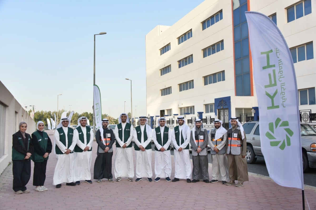 فريق البنك التطوعي مع متطوعين من البنك الكويتي للطعام