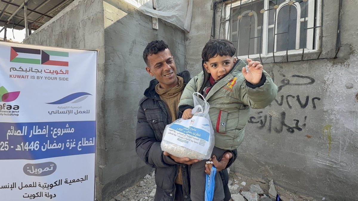 الجمعية تُوزّع الأطعمة على الأهالي في قطاع غزة