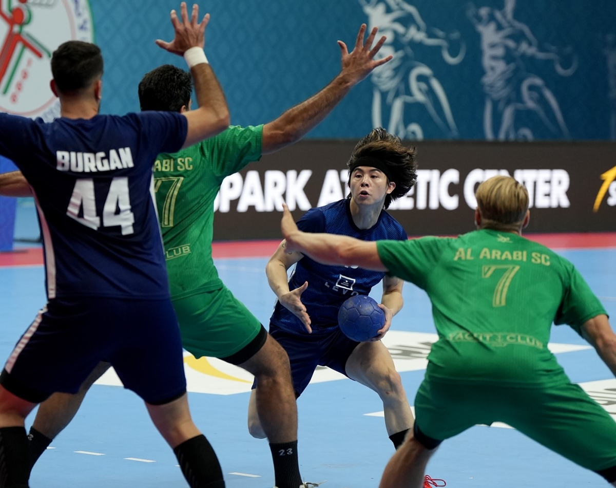 محاولة تسجيل لبرقان في مرمى العربي