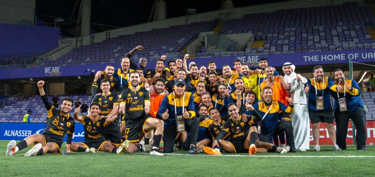لاعبو القادسية في صورة جماعية