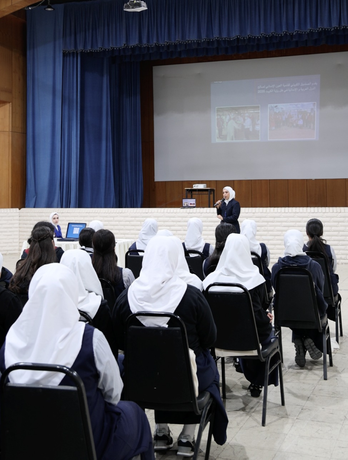 محاضرة في ثانوية الشرقية للبنات