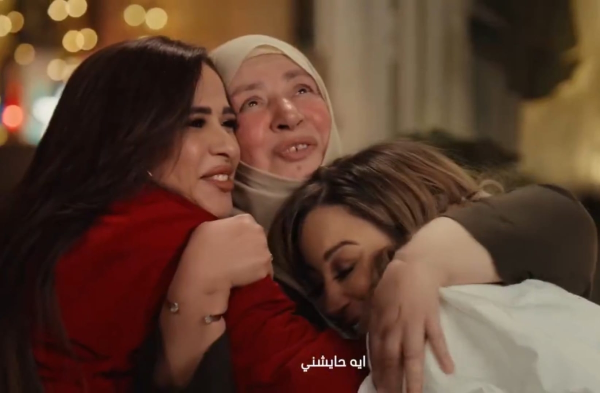 عبلة محتضنة منة شلبي وياسمين عبدالعزيز