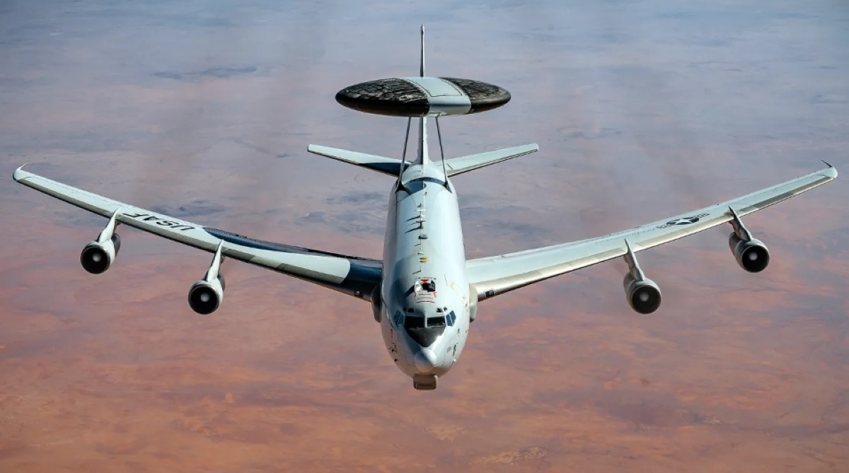 طائرة رادار أميركية من طراز «‏‏E-3 سنتري‏‏» في طريقها إلى المنطقة