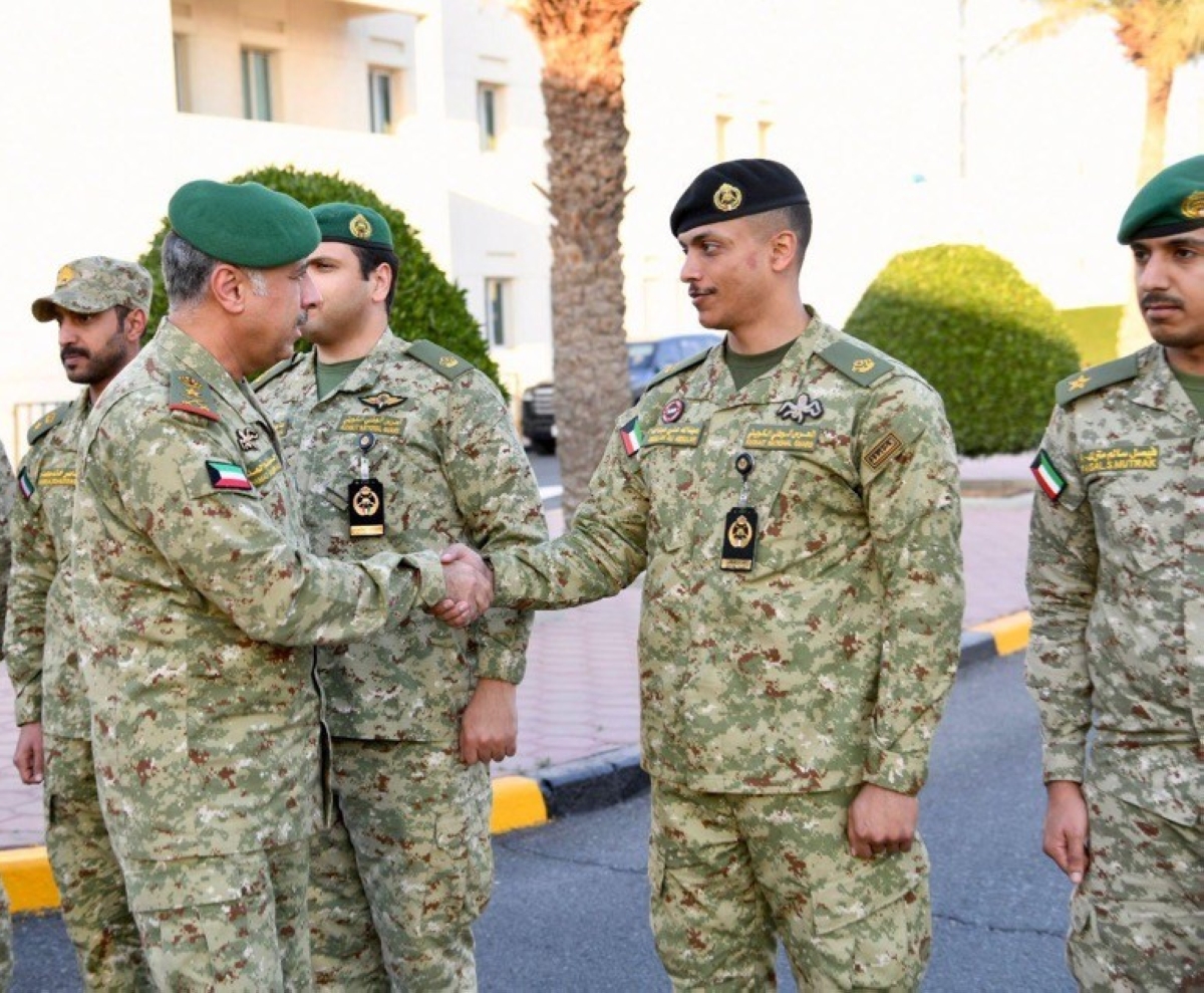 الفريق البرجس خلال الزيارة التفقدية