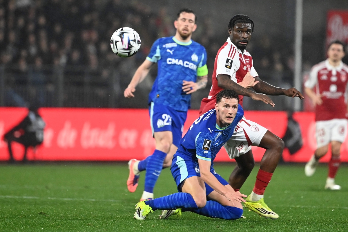 من مباراة بريست ومرسيليا (أ ف ب)