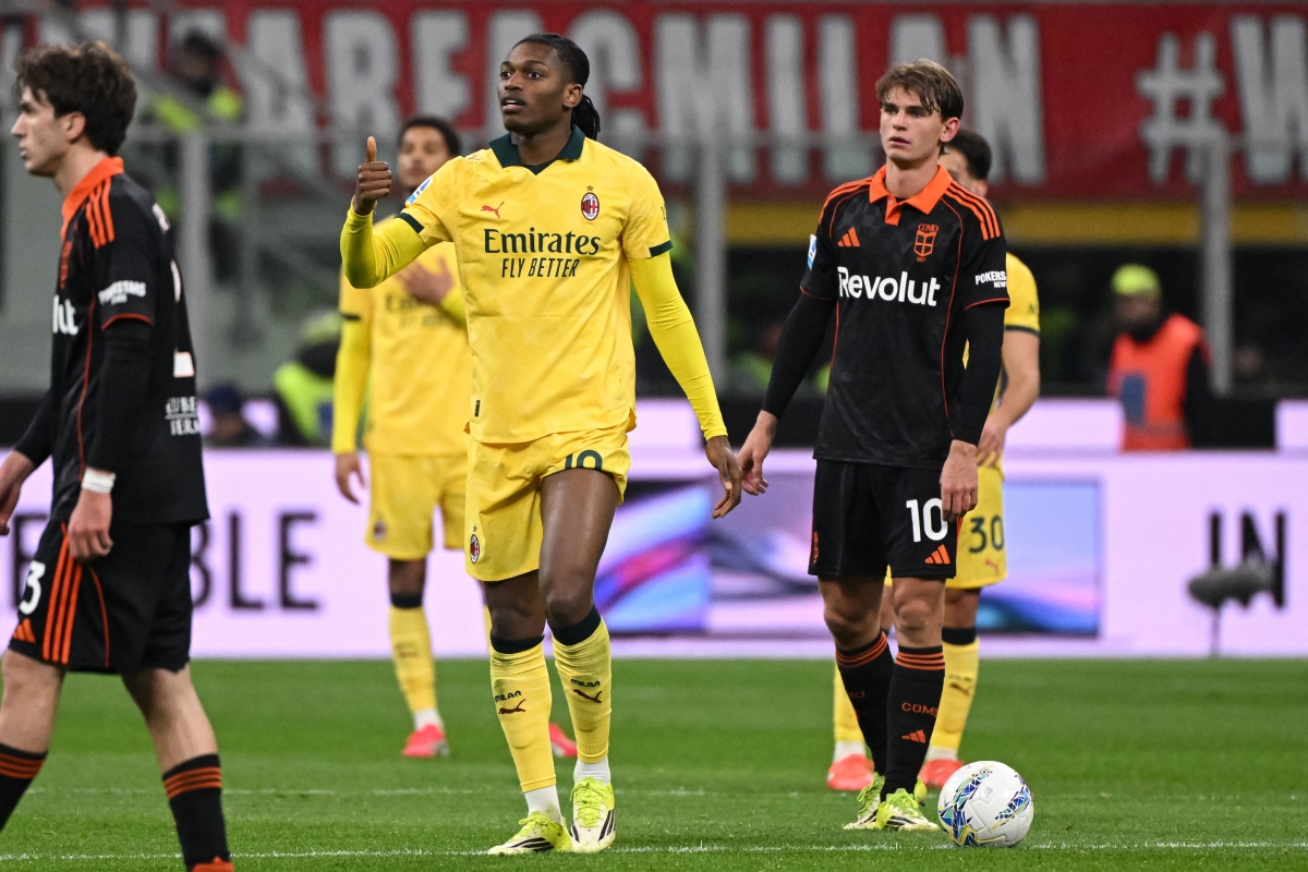 ميلان في المباراة الأخيرة مع كومو