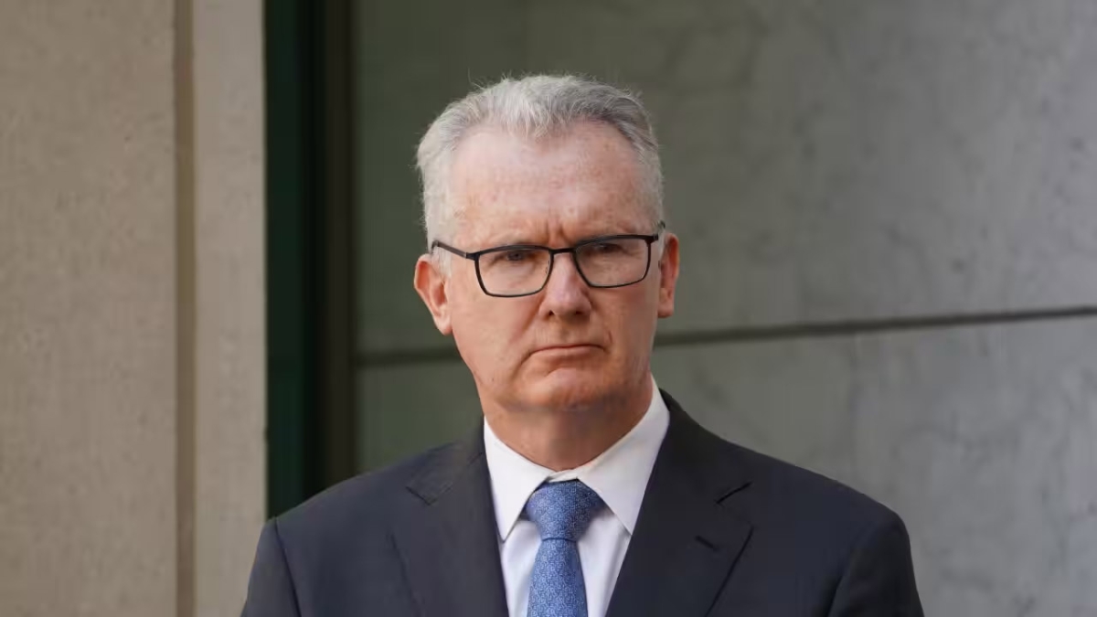 وزير الشؤون الداخلية الأسترالي توني بيرك 