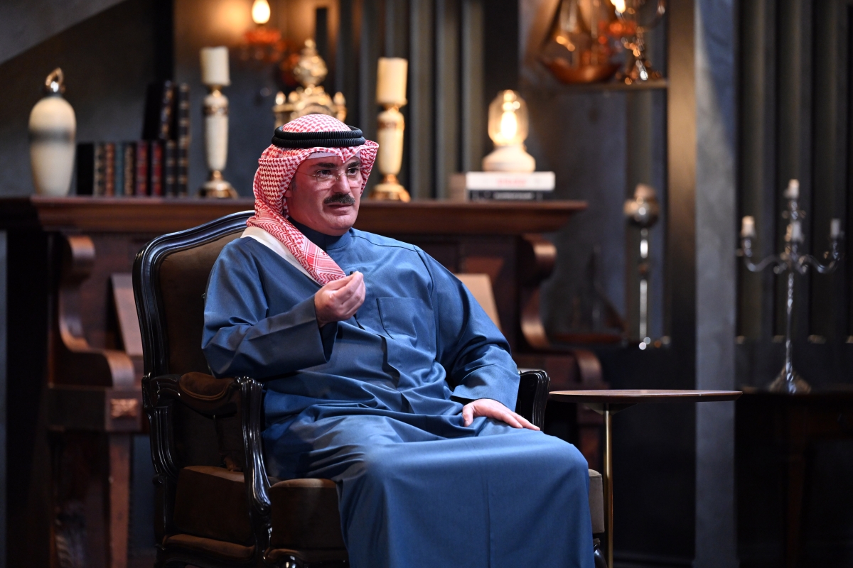 الشيخ خالد الصباح خلال اللقاء في برنامج «مسرح الحياة»