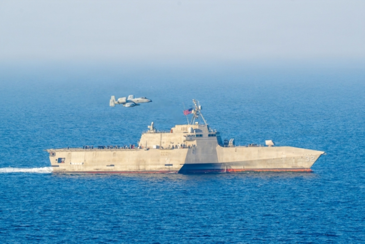 مدمرة أميركية في بحر العرب