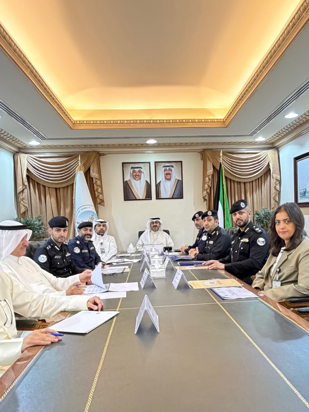 محافظ العاصمة مترئساً اجتماع اللجنة الأمنية بمجلس المحافظة