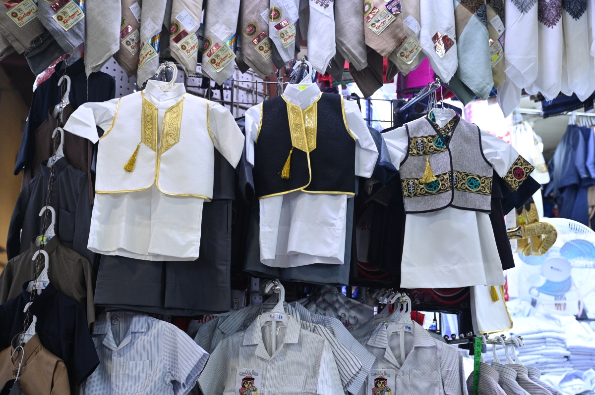 أزياء القرقيعان... تنتظر الأطفال