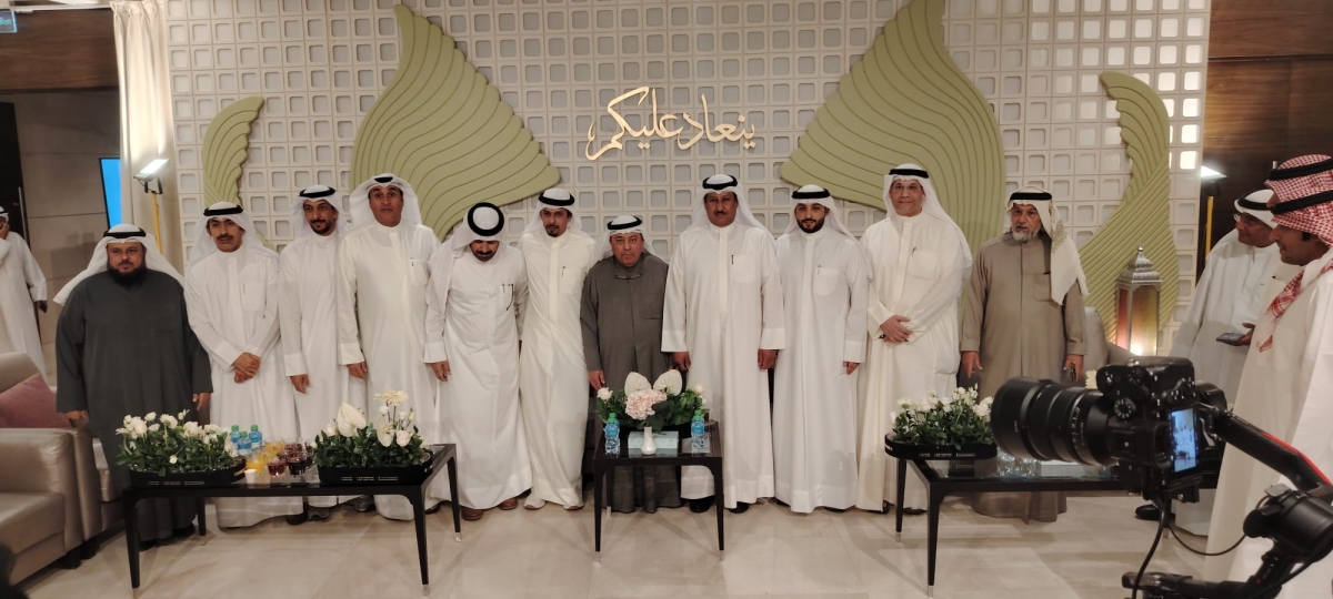 وزير النفط يتوسط الحضور في غبقة العاملين في «البترول الوطنية»