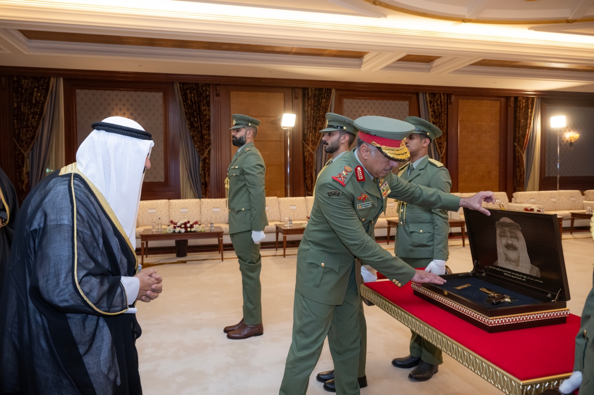 هدية لسمو الأمير من الحرس الوطني