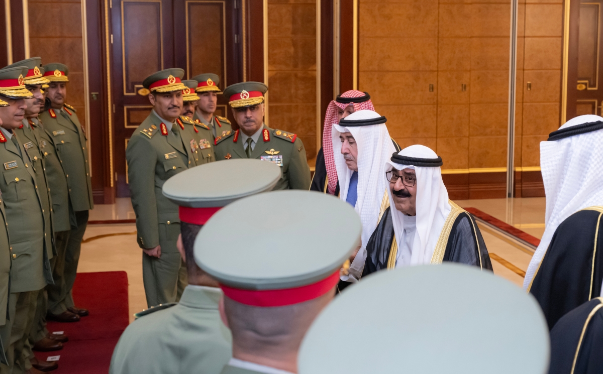 سمو الأمير مع كبار الضباط