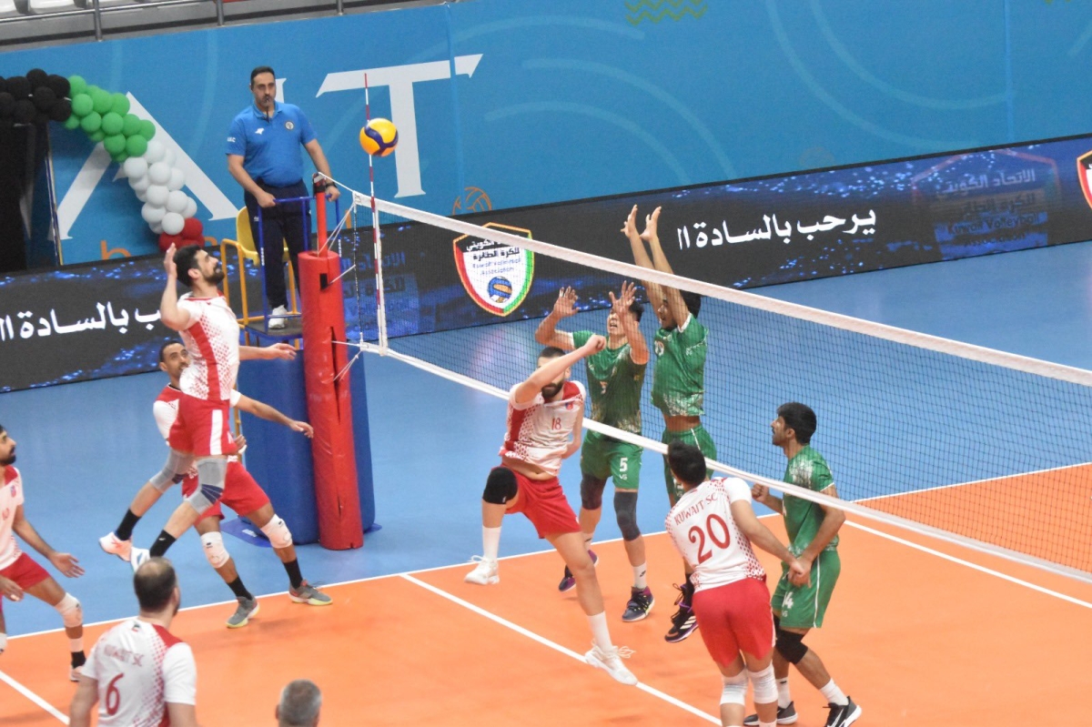 من مباراة «الكويت» والعربي