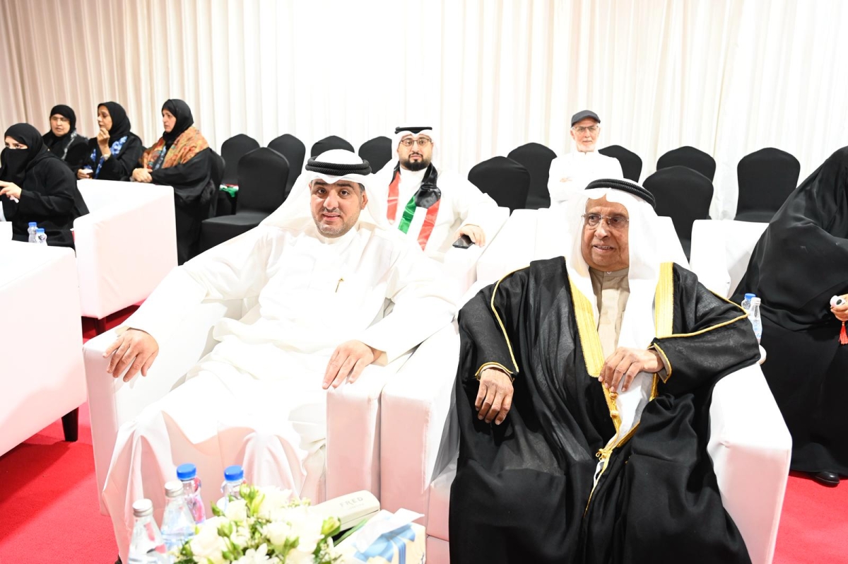 إبراهيم البغلي وجاسم الكندري في مقدمة الحضور (تصوير سعود سالم)