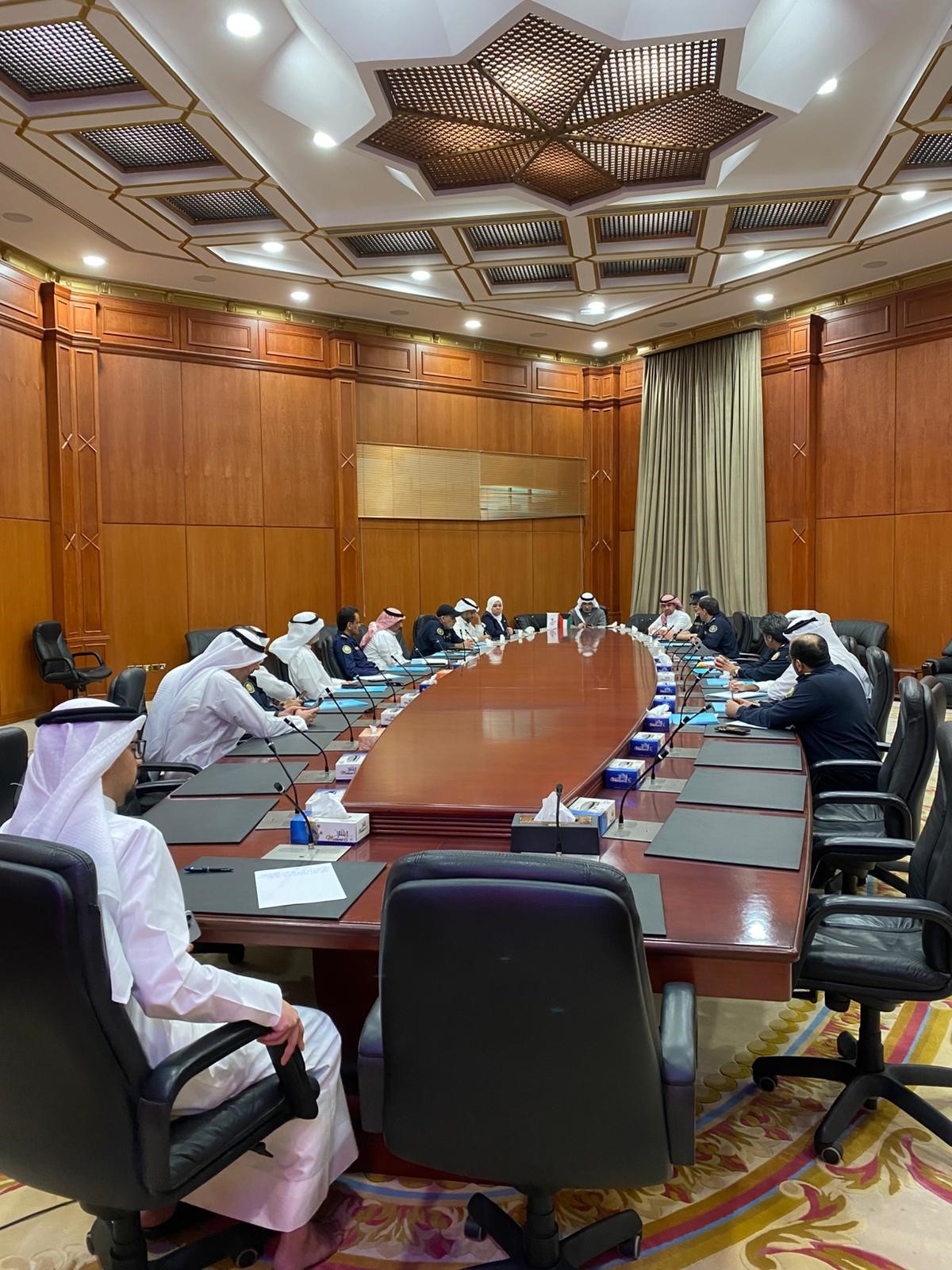  النويف خلال اجتماع بقياديي «الجمارك»