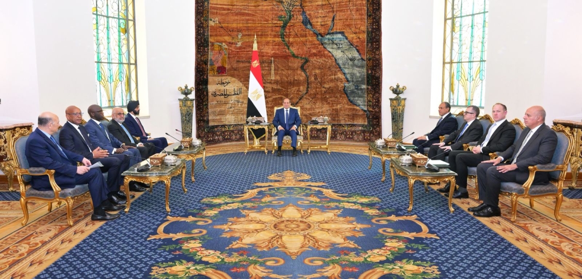 السيسي مستقبلاً أجاي بانجا في القاهرة