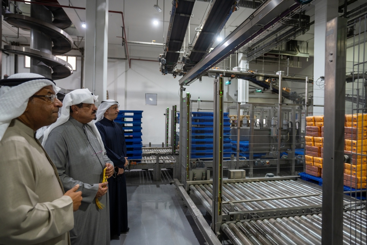 رئيس الوزرء يُتابع العمل في شركة المطاحن