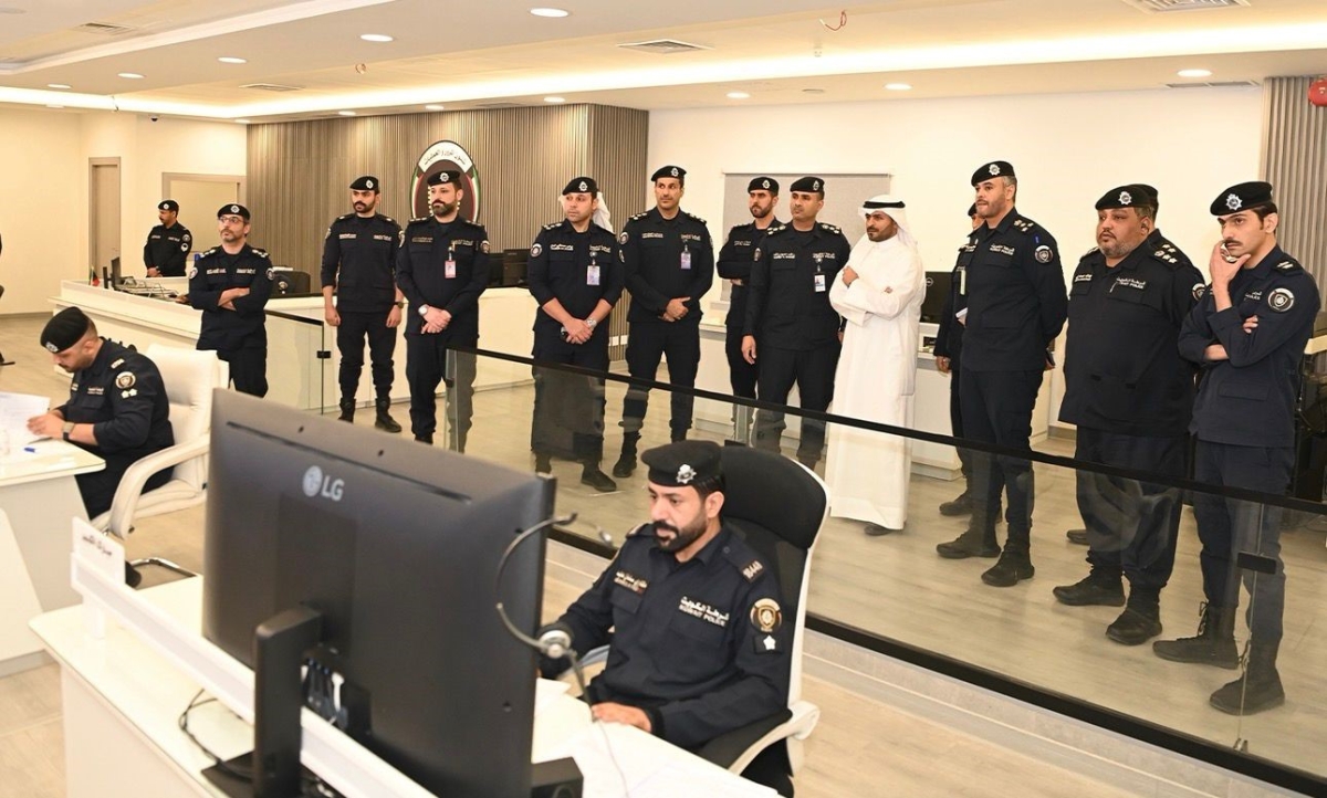 المحافظ خلال اطلاعه على الاستعدادات الأمنية 