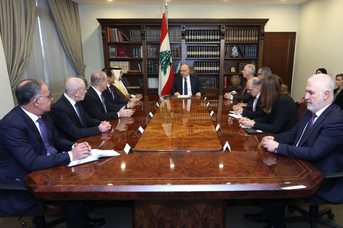 عون ملتقيا اللجنة الخماسية 