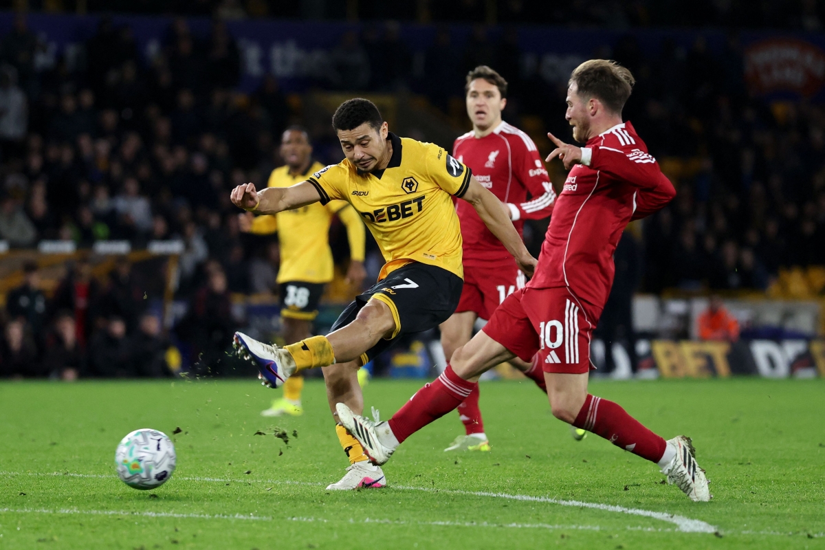 أندريه مسجلاً هدفه في مرمى ليفربول (أ ف ب)